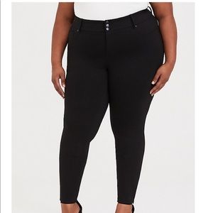 TORRID STUDIO PREMIUM PONTE STRETCH JEGGING